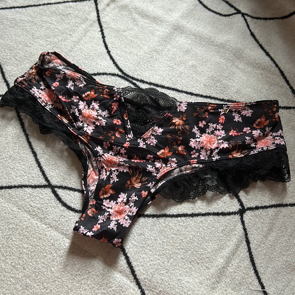 Size Medium Victoria’s Secret Very Sexy Cheeky NWT